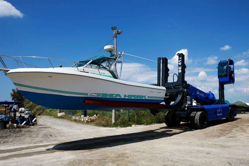MOVIMENTAZIONE PER MANUTENZIONE E PULIZIA SCAFO